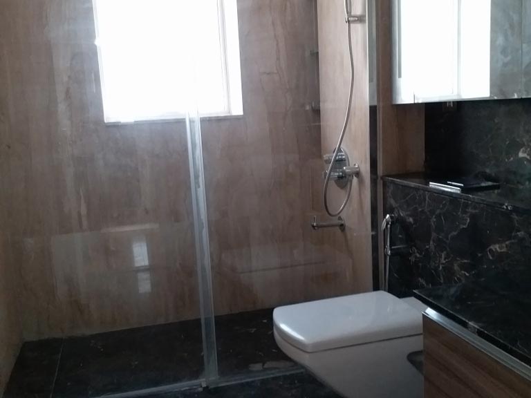 Bathroom 2 at 4BHK Apartment in Crest