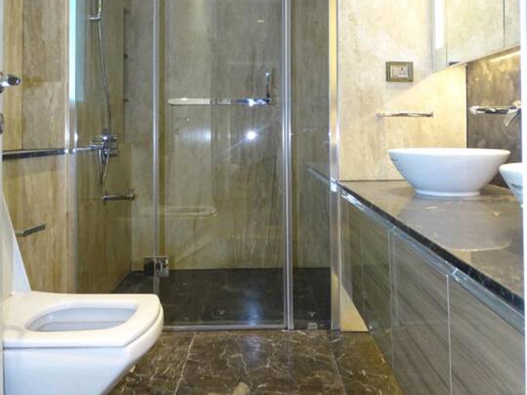 Bathroom 2 in Penthouse at the Crest